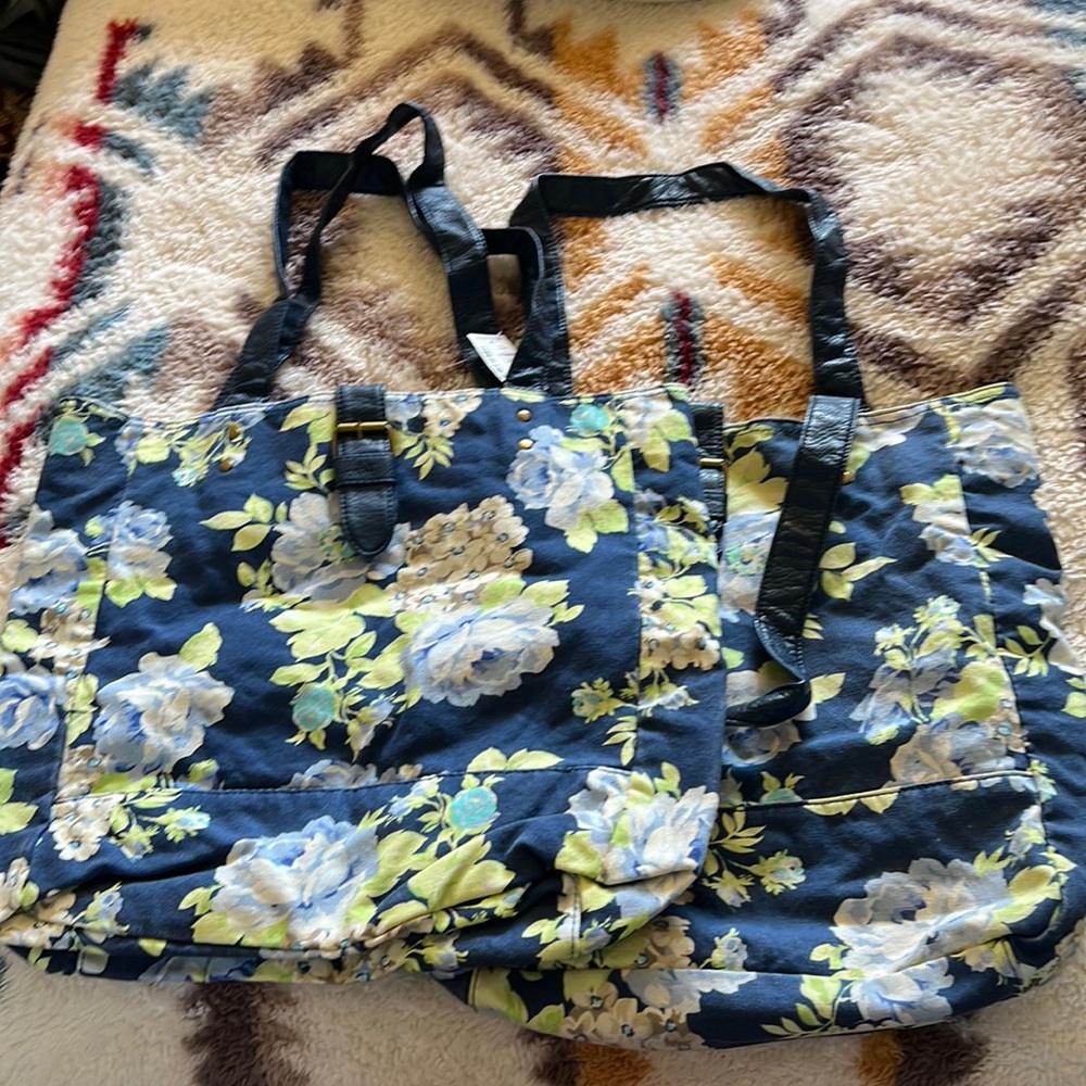 Aeropostale blue totes. floral.